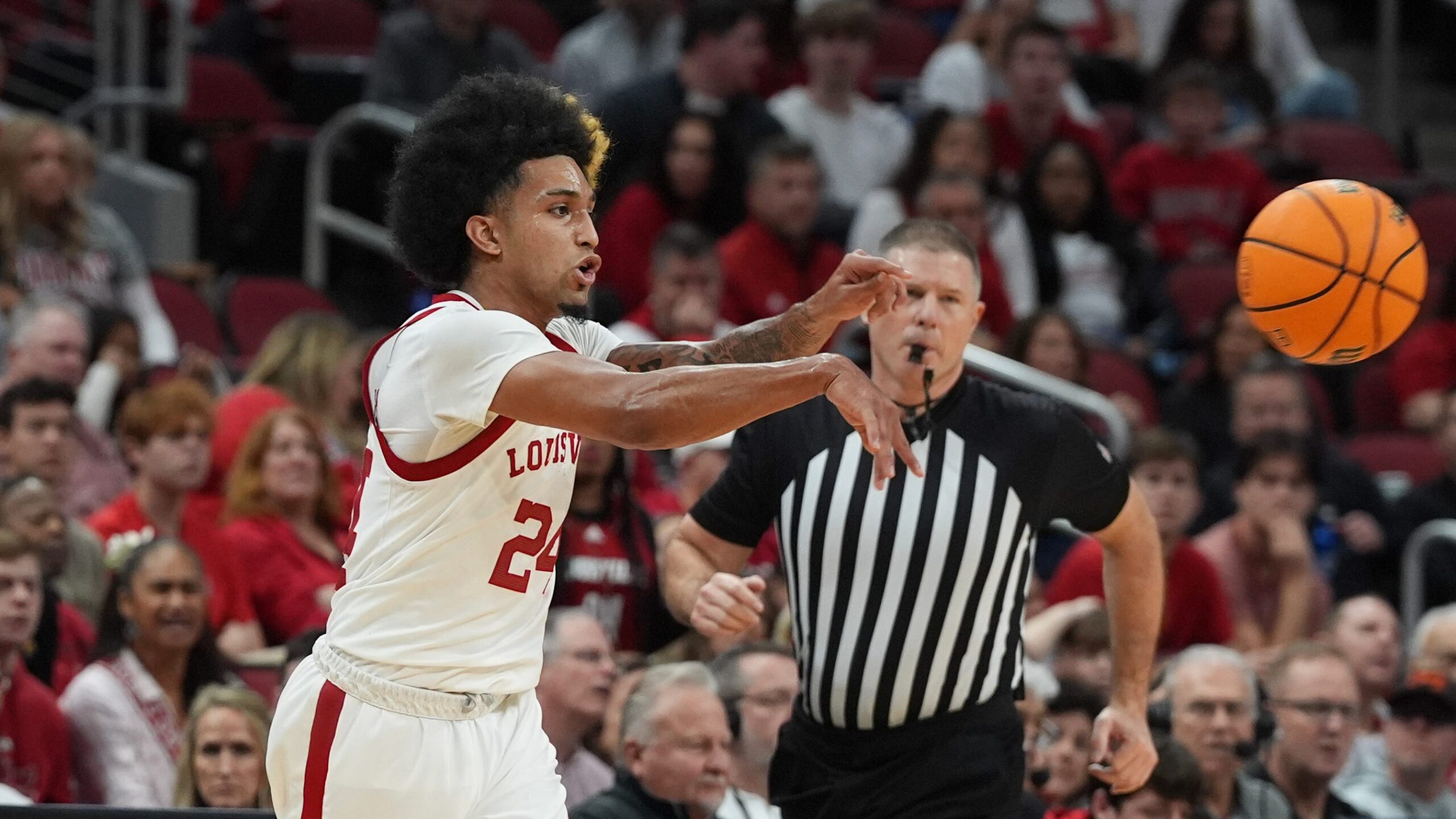 Affrontement de basket : Louisville face à EKU – Infos sur la diffusion, horaires, cotes et analyses des pronostics
