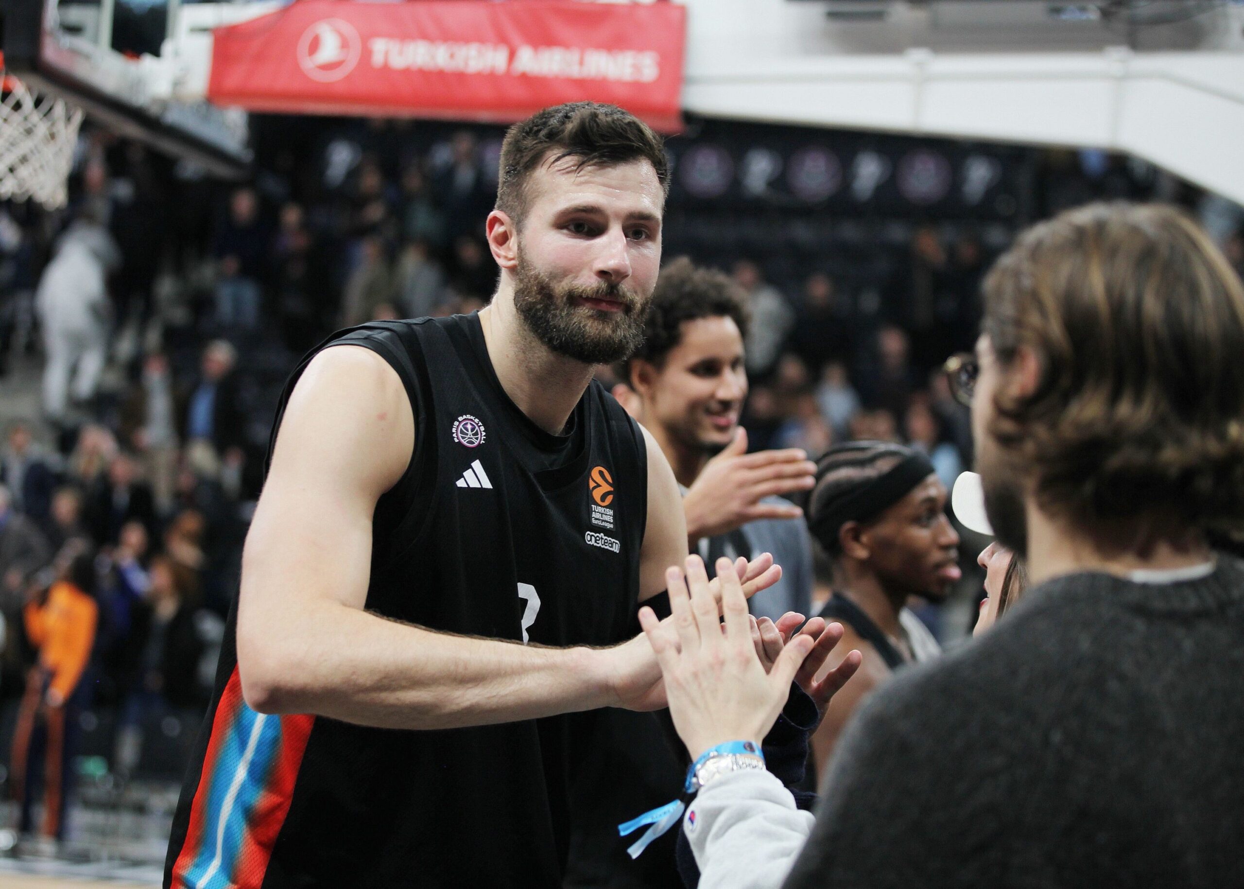 Analyse des enjeux du match Fenerbahçe Istanbul contre Paris Basketball en EuroLeague