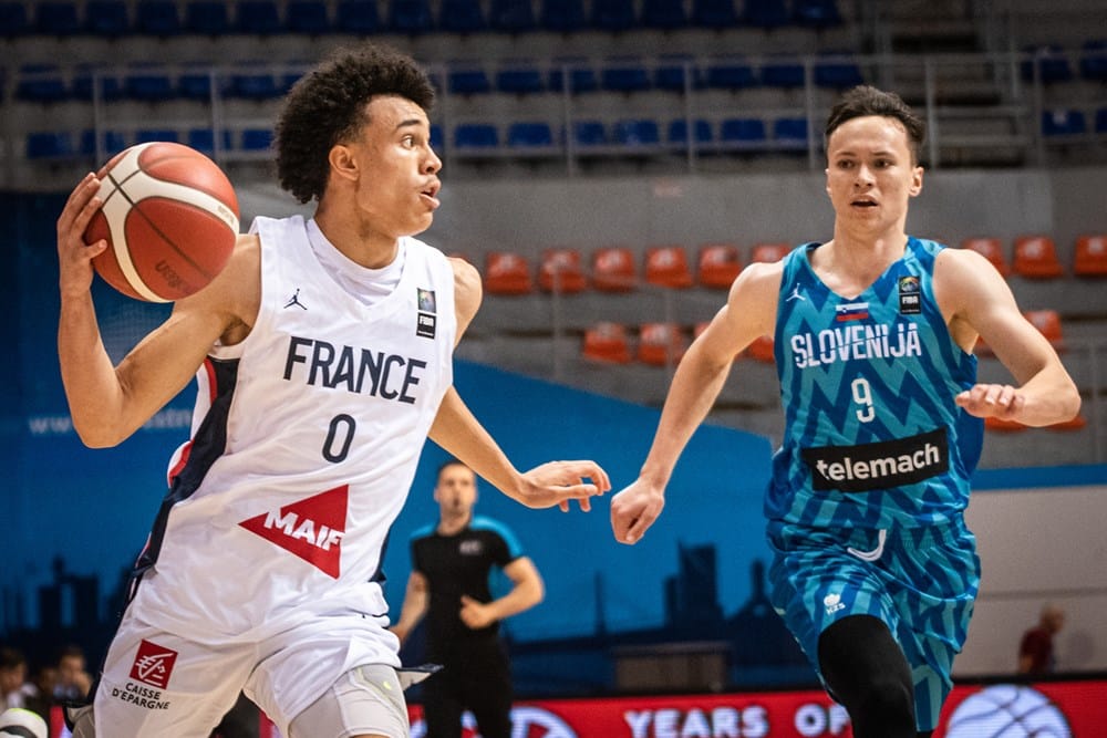 découvrez les parcours prometteurs de traoré et essengue, deux jeunes talents français qui font parler d'eux dans le monde de la nba. suivez leur ascension et leurs performances qui pourraient bien les mener au sommet du basketball professionnel.